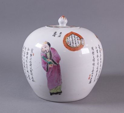 CHINE XXe siècle 
Pot à gingembre en porcelaine...