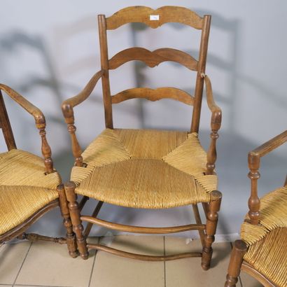 null Trois fauteuils provencaux, de modèles différents

XIXe siècle 

H. environ...