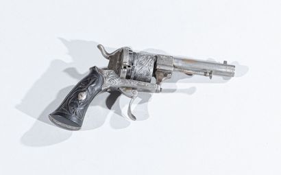 null France

Revolver type Lefaucheux de luxe calibre 7 mm

Crosse ébonite gravée...