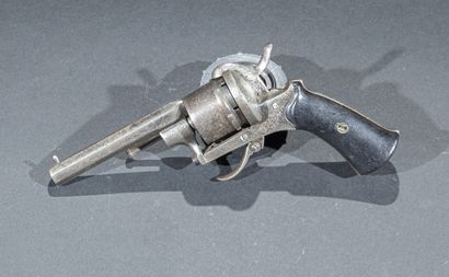 null FRANCE

Revolver type Lefaucheux 

Plaquettes bois, carcasse acier, peau d'orange,...