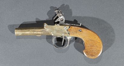 null Grande Bretagne

Pistolet à coffre à silex

Crosse bois endommagé, coffre bronze...