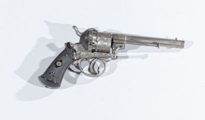 null France

Revolver à broche type Lefaucheux 9mm

Crosse ébonite quadrillée et...