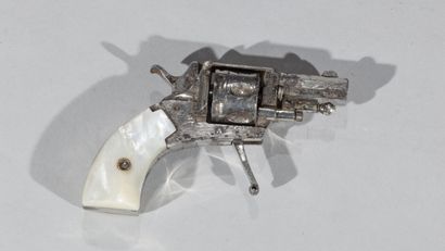 null FRANCE

Revolver calibre 22 court

Monture acier nickelé avec importants manques,...