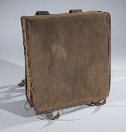 null Allemagne

Sac à dos régiment d'artillerie 

En toile cadre bois, daté 1916,...