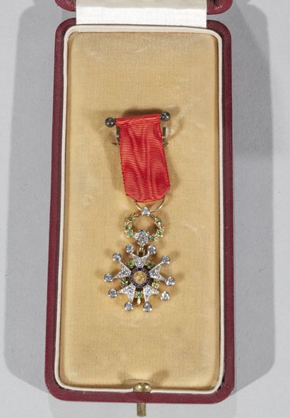 null FRANCE

Légion d'Honneur Miniature fabrication luxe

En or serti de roses de...
