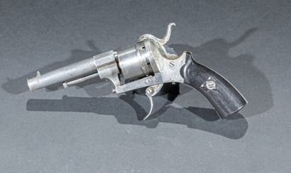 null FRANCE

Revolver type Lefaucheux 7mm

Plaquettes bois, Carcasse acier, marquée...
