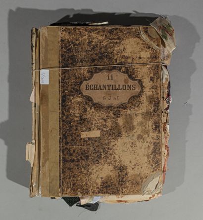 null Album d'échantillons de soieries façonnées pour la mode, daté 1904-1905, Lyon,...