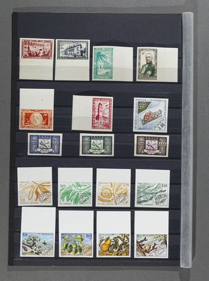 null Monaco Collection de 82 timbres NON DENTELES neufs **, avec de nombreux Bord...
