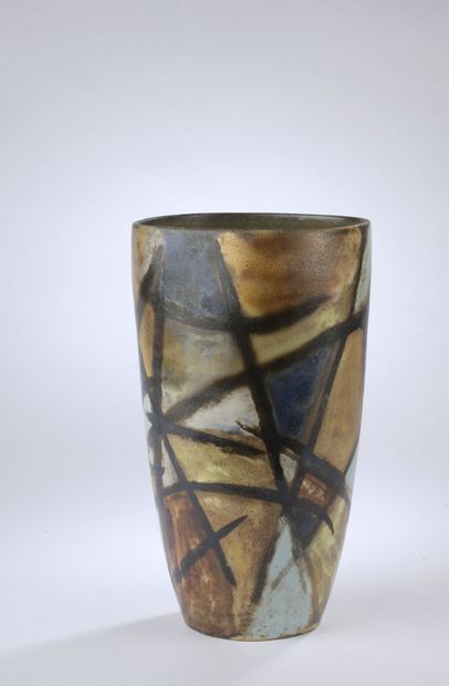 null Alexandre KOSTANDA (1921-2007).
Vase en céramique émaillée à décor géométrique...