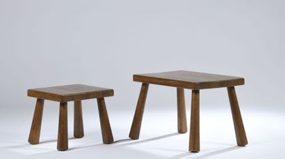 null Travail brutaliste
Circa 1960
Série de deux tables gigognes en bois massif 
(chêne?)
Dim....