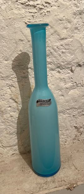 null Toscany éditeur
Travail des années 1970
Vase en verre opalin bleu
Étiquette...