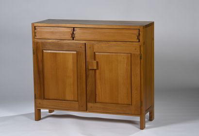 null Pierre CHAPO (1927 - 1987)
Rangement modèle R07
Commode à deux portes et deux...