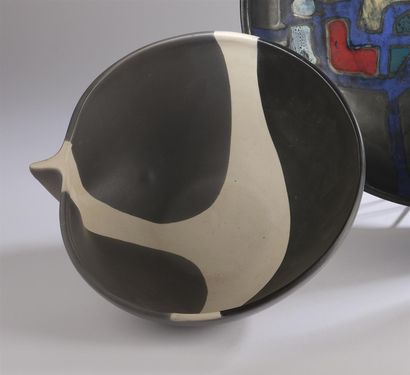 Mado JOLAIN (née 1921)
Coupe en céramique...