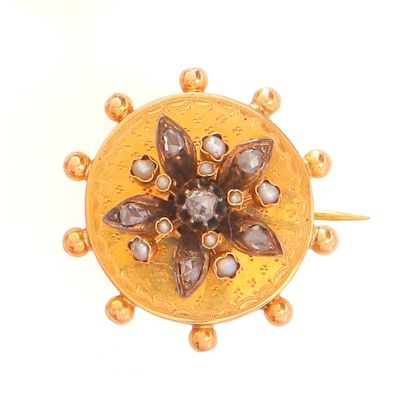Brooch in 18k yellow gold (750 thousandths)...