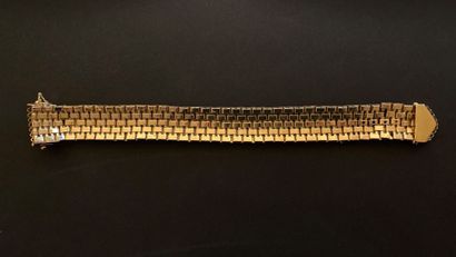 null Bracelet ceinture en or jaune 18k (750 millièmes) formé d'une maille souple...
