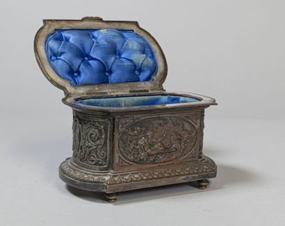 null Léopold OUDRY, éditeur (act. 1854-1882)

Petite boîte à bijoux en métal de galvanoplastie...