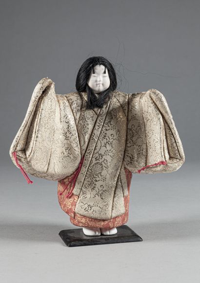 null JAPON - Période SHOWA (1926-1989) 

Lot de quatorze poupées japonaises, en bois,...