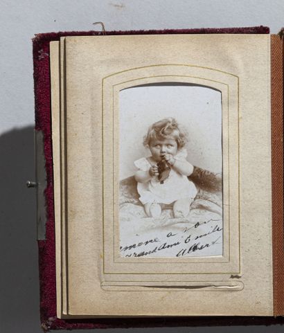 null Cartes de visite 1870/1900

Petit album contenant vingt-sept (27) portraits...