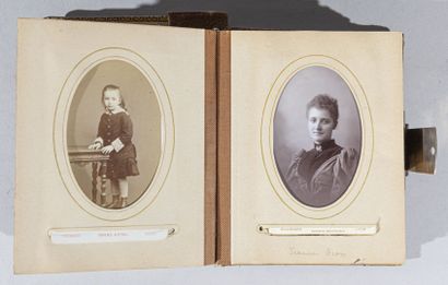 null Portraits 1860/1900

Suite de trente-huit (38) épreuves au format cartes de...