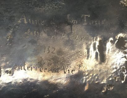 null Plaque émaillée ovale représentant Anne d'Auvergne 

Porte un inscription au...