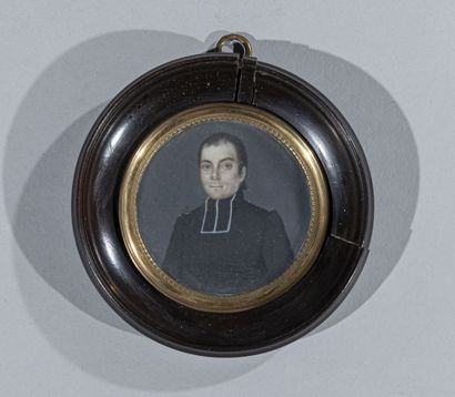 null École Française du XIXème siècle 

Miniature ronde : Portrait de face d'un abbé...