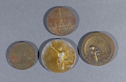 null Lot de 4 médailles de bronze : 

- Ascension Tour Eiffel 1889

- Notre Dame...