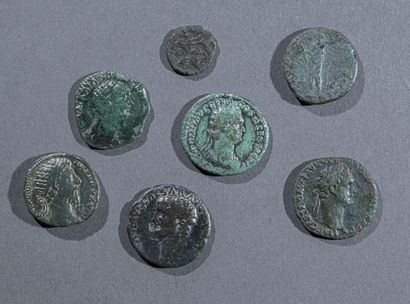 Un lot de 7 monnaies romaines ( 6 as) Domitien,...