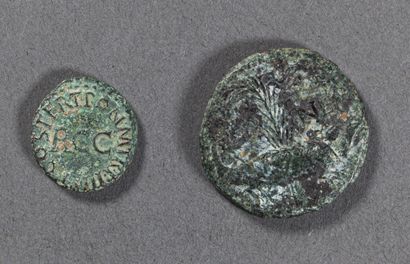 null Lot de 2 monnaies : 

- Caligula, quadrans (C6), TTB, patine verte

- on joint...