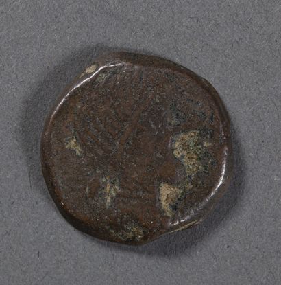 null Lot de 2 monnaies de bronze celtibères:

- Kastilo-Castulo (180 av JC env.),...