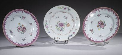 null CHINA, 18th century

Three round porcelain plates with enamelled decoration...