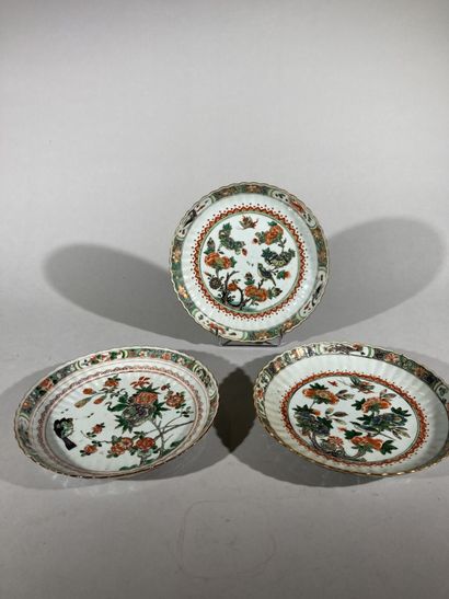 null CHINA, Kangxi period (1662-1722)

Three porcelain godronné soup plates (chrysanthemum-shaped)...