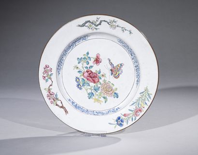 null CHINA, 18th century

Copper plate decorated with painted enamels, on a white...