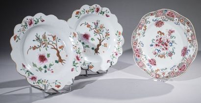 null CHINA, Compagnie des Indes, 18th century

Two lobed porcelain plates with enameled...