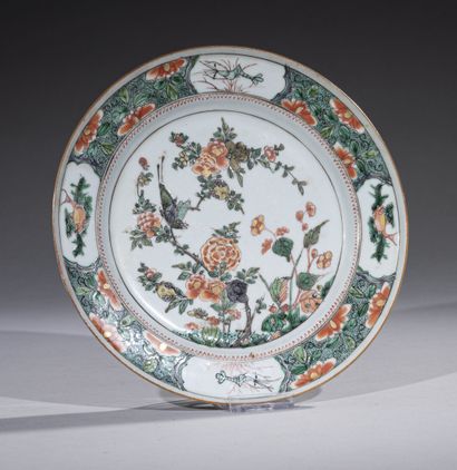 null CHINA, Kangxi period (1662-1722)

Round porcelain plate with enamelled decoration...