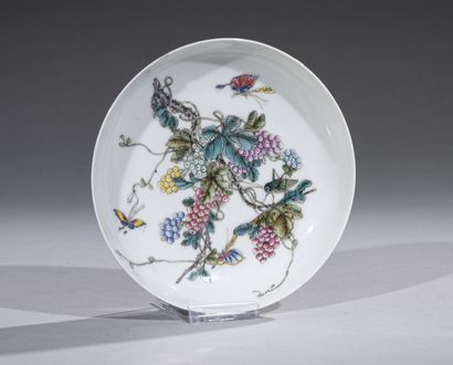 null CHINA, 20th century 

Small porcelain dish with enamelled decoration of the...