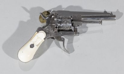 France

Pinfire revolver caliber 7 or 8 mm

Bone...