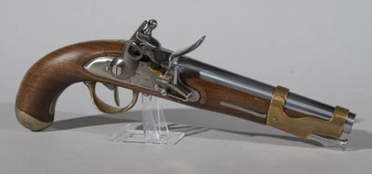 null France

Copy of gun year IX

Wooden mounting, lock marked of the manufacture...