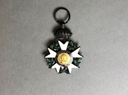 null France

Croix de Chevalier de la Légion d'Honneur deuxième type modifié Restauration...