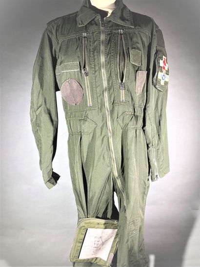 null France

Set of flight suits of a French pilot 80s

Uniforms and various items...