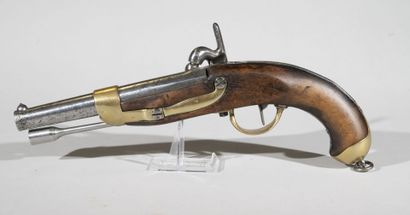 null France 

Pistol model 1822 T BIS 

Wooden frame, transformed lock marked of...