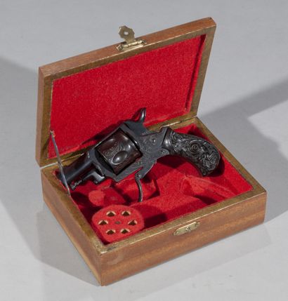 France

Pinfire Revolver 8mm

Ebonite or...