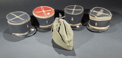 null France and others

Lot of 4 kepi plus a Canadian cap World War II

Sold as ...