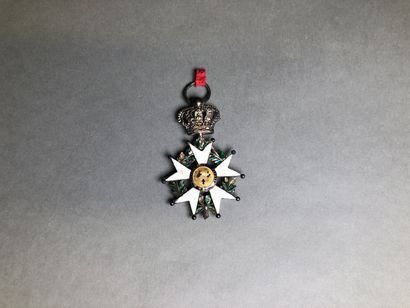 null France

Chevalier Légion d'Honneur Restauration 

En argent et émail (manques)...