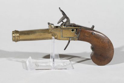 null Great Britain

Flintlock chest pistol 

Wooden stock damaged, bronze case and...