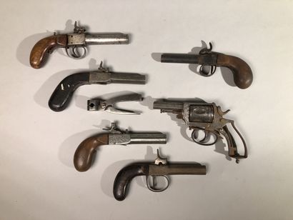 null France

Lot of wrecks of piston pistols and revolvers 

19th century

Missing...