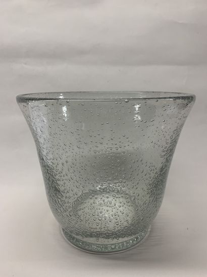 null DAUM - NANCY

Important vase conique en cristal blanc entièrement bullé. 

Signé.

Haut....
