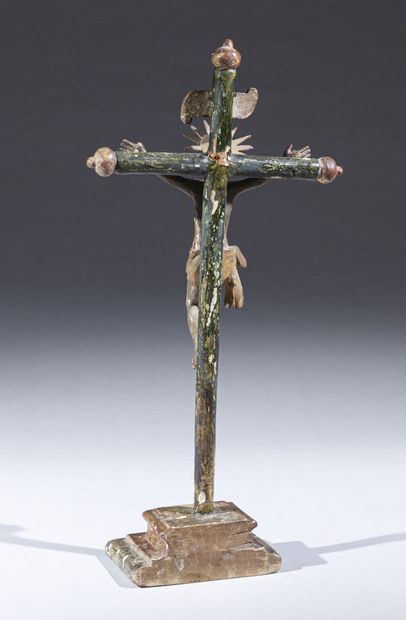 null École espagnole du XVIIème siècle

Crucifix en bois polychromé et doré 

H....