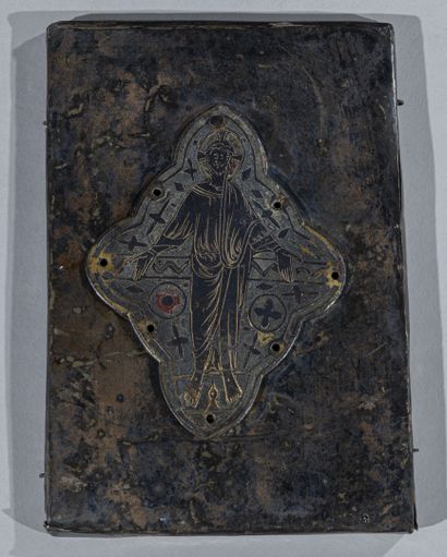 null France, Limoges, XIIIème siècle

Christ en majesté 

Plaque d'applique multilobée...