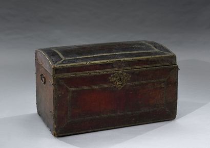 Rectangular coach trunk with a slightly curved...