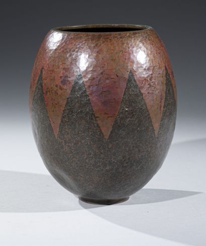 null Claudius LINOSSIER (1893 - 1953)

Vase ovoïde en dinanderie de cuivre à décor...